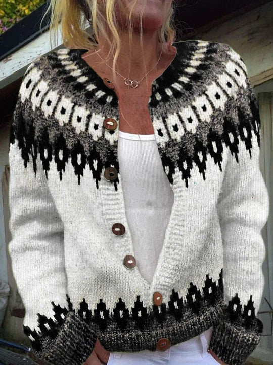 Damen nan gemusterte Strickjacke mit Rundpasse, Holzknöpfen und Eingrifftaschen Drune