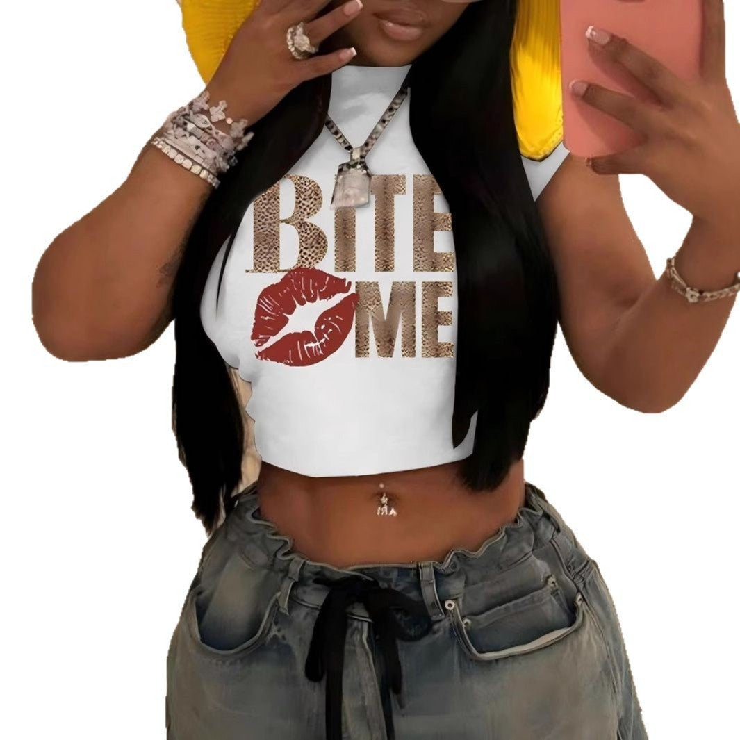 Damen Crop-Top mit glitzerndem Lippenmotiv und künstlerischem Schriftzug Drune