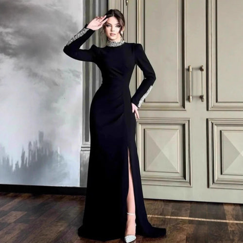 Damen Elegantes Abendkleid mit schimmernden Details und hohem Schlitz Drune