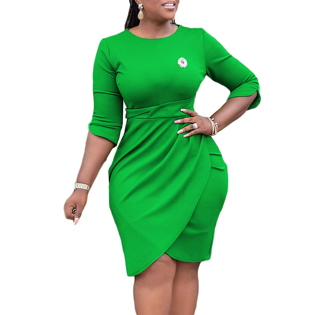 Damen elegantes Wickelkleid mit figurschmeichelndem Schnitt und dekorativer Brosche Drune