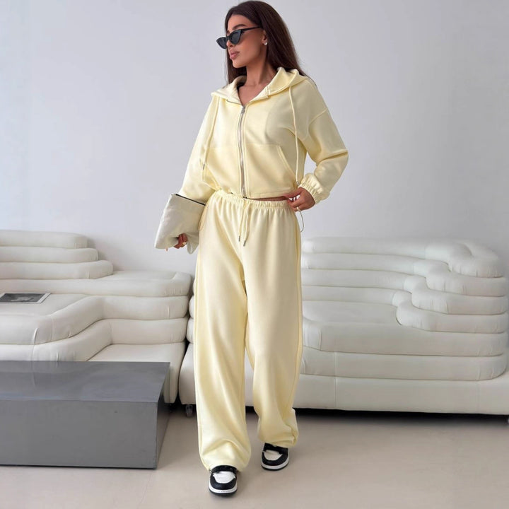 Damen modischer Hoodie mit kurzem Schnitt und passenden Jogginghosen Drune