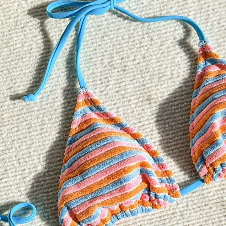 Damen Bikinimodell mit verspieltem Streifenmuster Drune