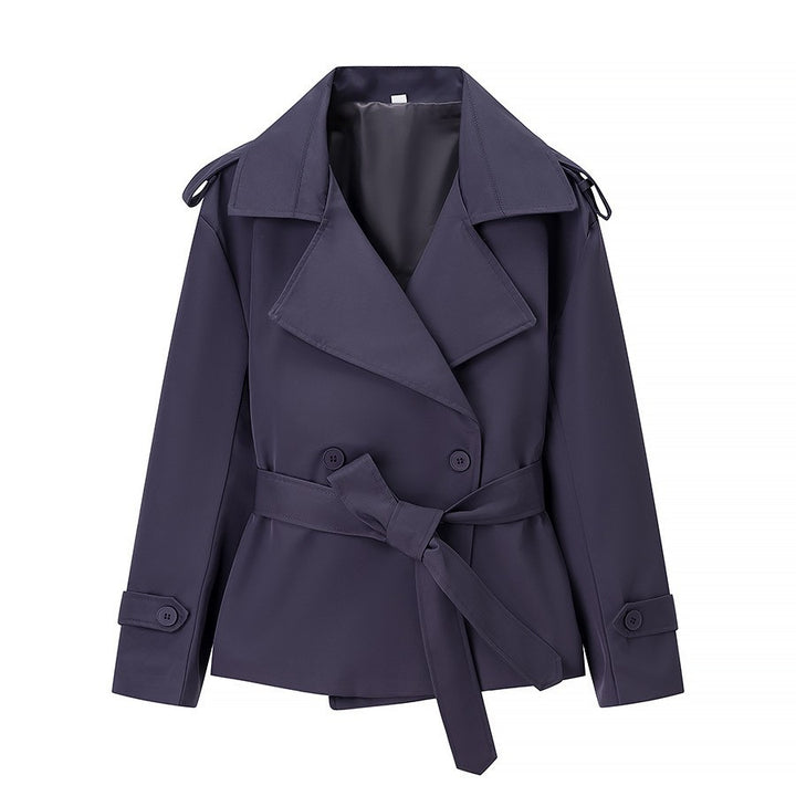 Damen nan kurzer taillierter Trenchcoat mit Bindegürtel, großem Revers und Manschettenriegel Drune
