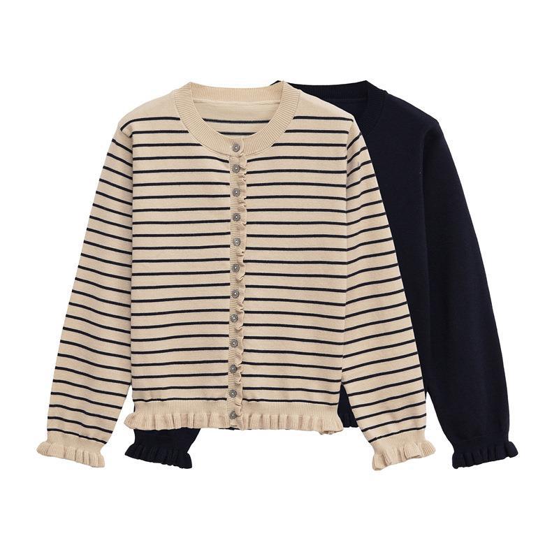 Damen Strickjacke mit verspieltem Rüschensaum und Knopfdetails Drune