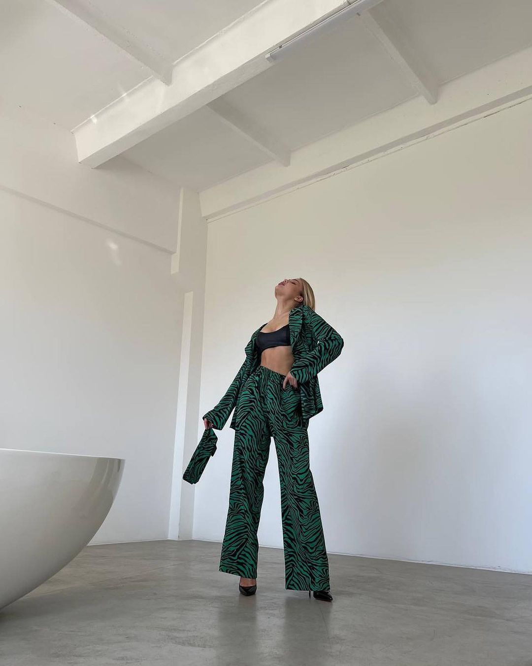 Damen Set aus leichtem Blazer und weiter Hose im floralem Design Drune