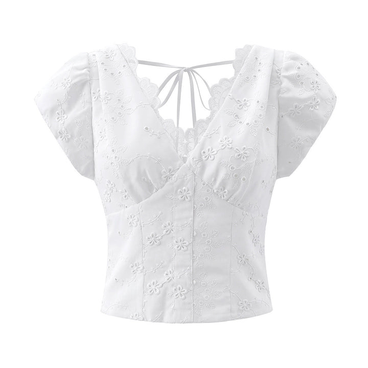 Damenoberteil mit floralem Stickdesign und romantischem Rüschenausschnitt Drune