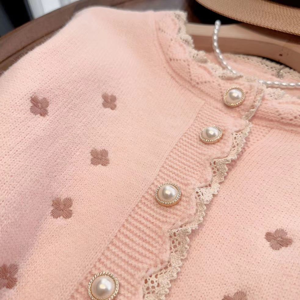 Damen Strickjacke mit dekorativen Perlenknöpfen und zarter Rippstruktur Drune