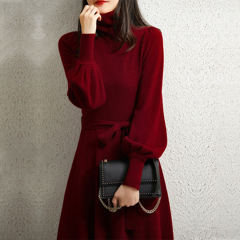 Damen Strickkleid mit hohem Kragen und taillierbarem Gürtel Drune