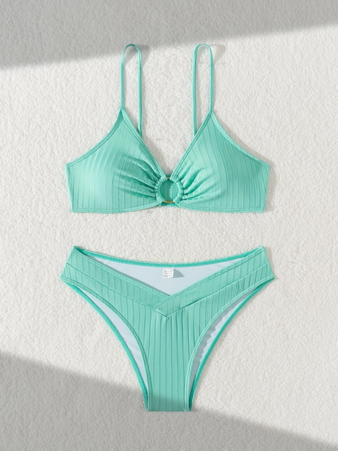 Damen Raffiniertes Bikinitop mit V-Ausschnitt und dekorativem Ring Drune