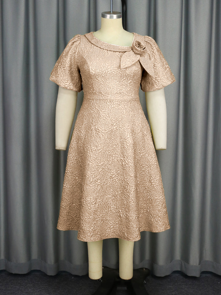Damen Elegantes Kleid mit strukturierter Blumenapplikation Drune