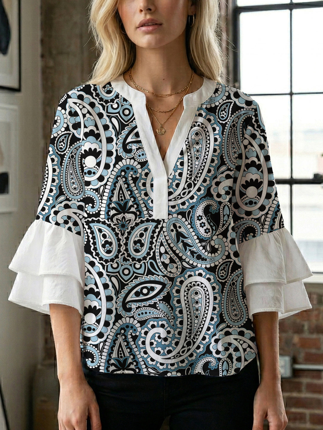 Damen Bluse mit voluminösen Flügelärmel und intensivem Blattmuster Drune