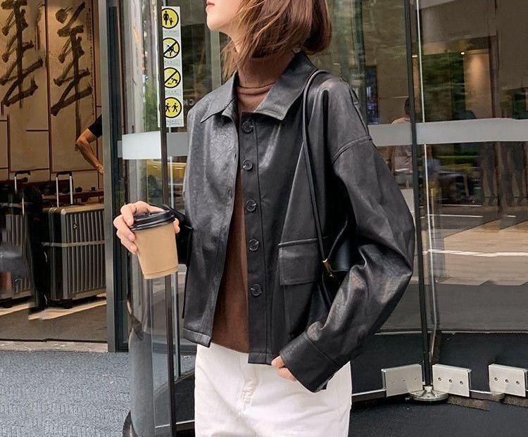 Damen Kurze Lederjacke mit dekorativen Knopfdetails Drune