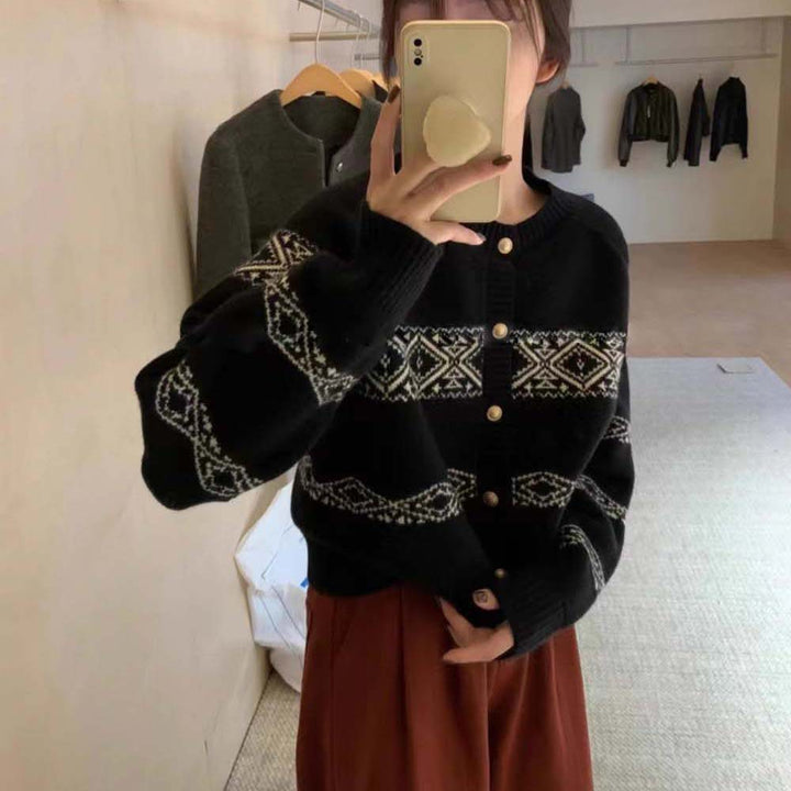 Damen kurz geschnittene Strickjacke mit verzierten Knöpfen Drune