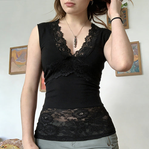 Damen-Spitzen-Tanktop mit tiefem V-Ausschnitt und dekorativen Rüschendetails Drune