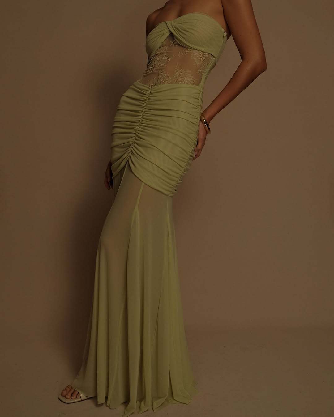 Damen Glamouröses Abendkleid mit Raffungen und Spitze Drune