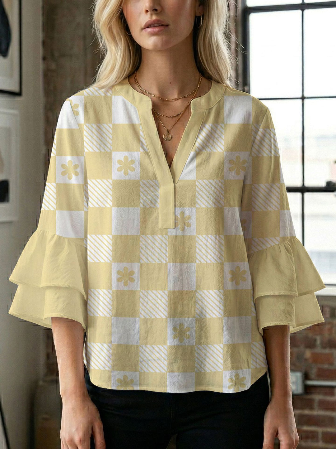Damen Bluse mit voluminösen Flügelärmel und intensivem Blattmuster Drune