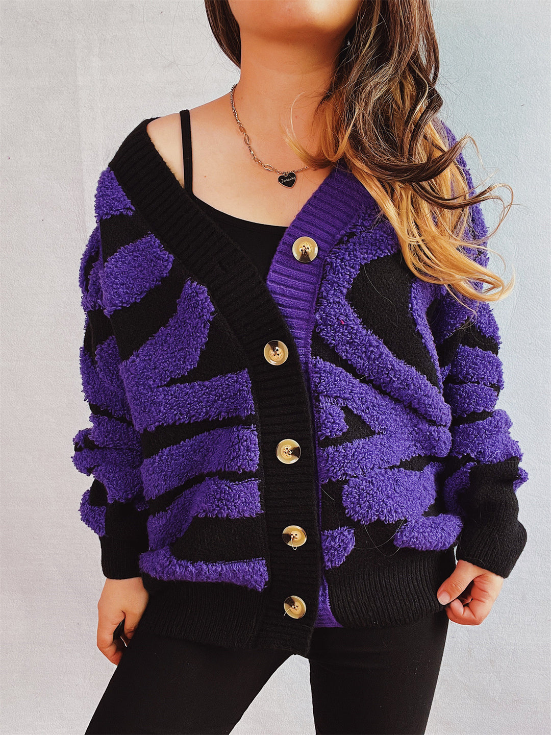 Damen modische Strickjacke mit grafischem Muster und luxuriösen Knöpfen Drune