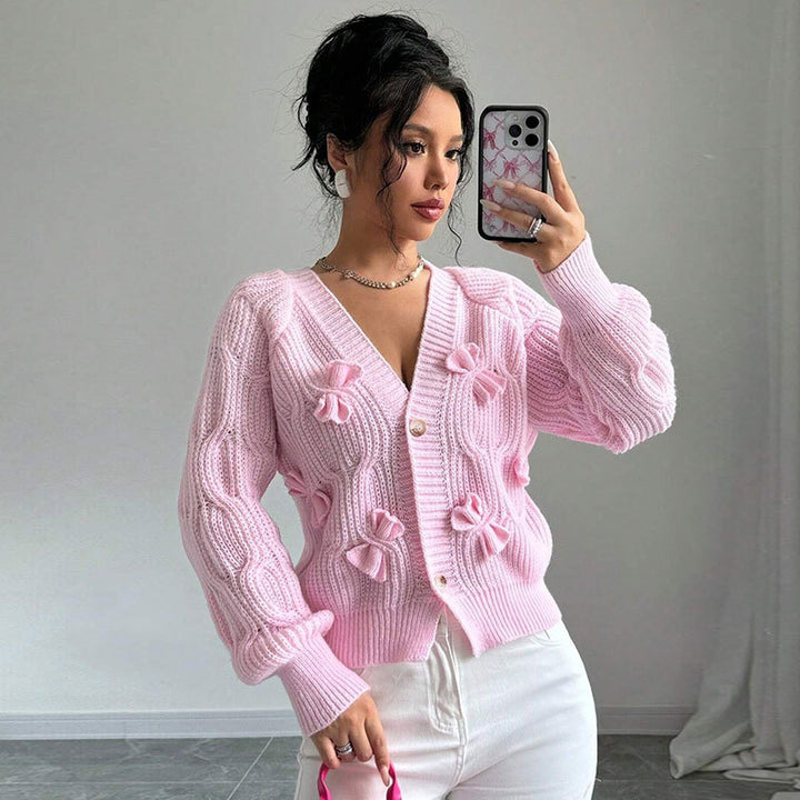 Damen Strickjacke mit floralem Reliefdesign und knopfbaren Details Drune
