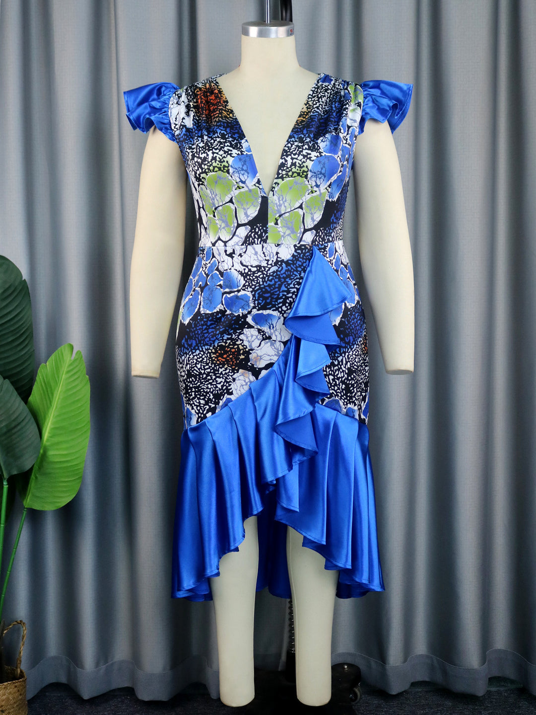 Damen Festliches Kleid mit voluminösem Rüschensaum und tiefem V-Ausschnitt Drune