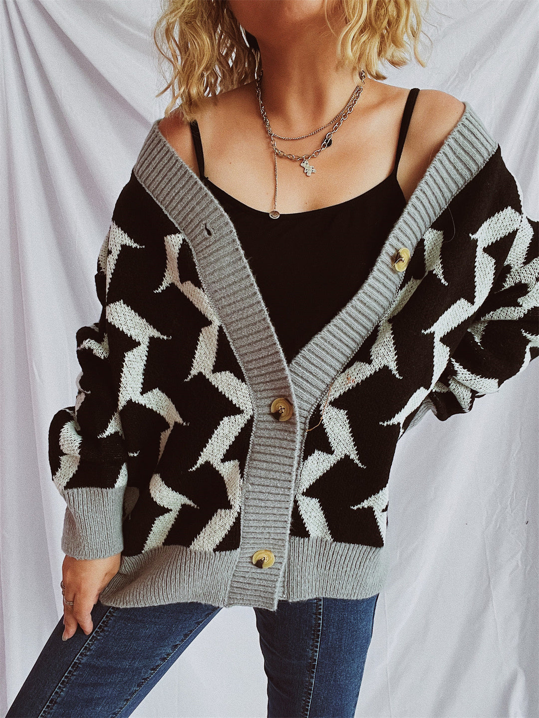 Damen Grobstrickjacke mit grafischem Muster und hochwertigen Knopfdetails Drune