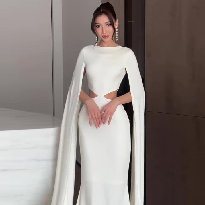 Damen Elegantes Abendkleid mit innovativem Cut-Out und dramatischem Cape Drune