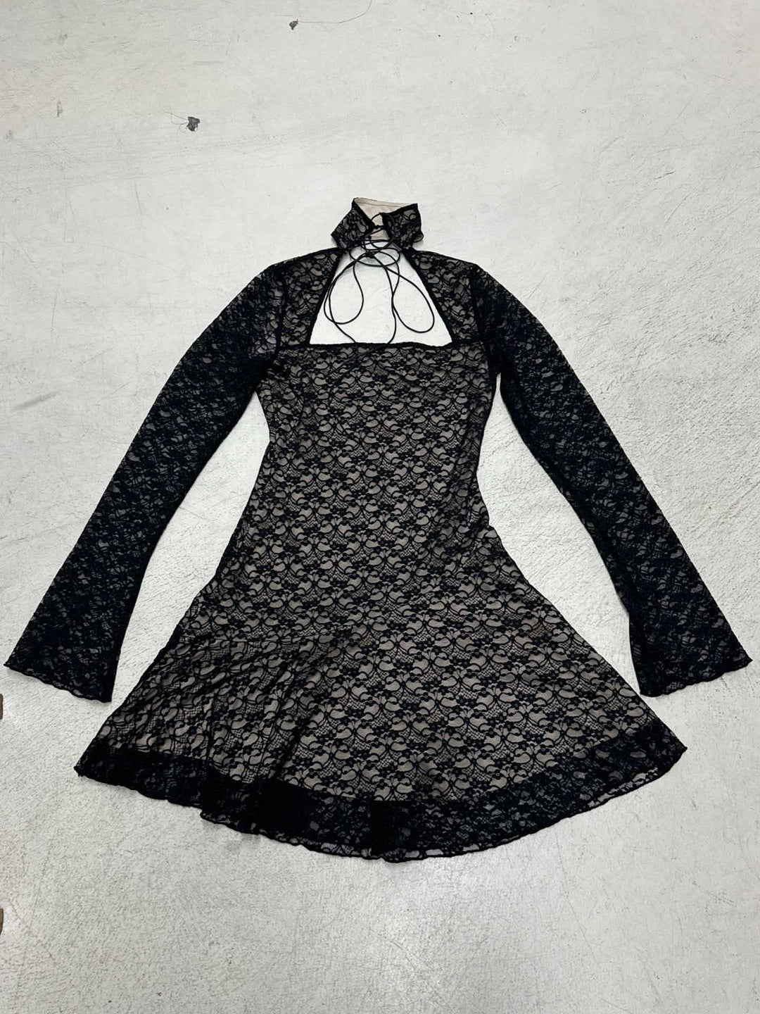 Damen Spitzenkleid mit kurzem Stehkragen und langen Ärmeln Drune