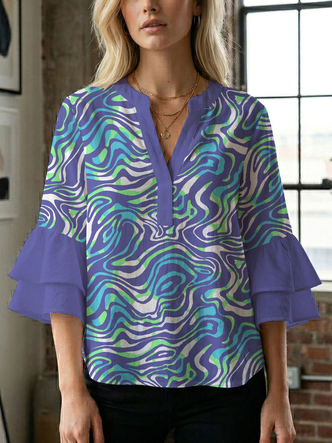 Damen Bluse mit voluminösen Flügelärmel und intensivem Blattmuster Drune