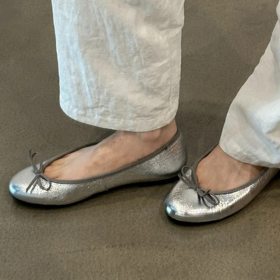 Damen Ballerina-Schuhe mit glänzender Oberfläche und verspieltem Schleifenakzent Drune