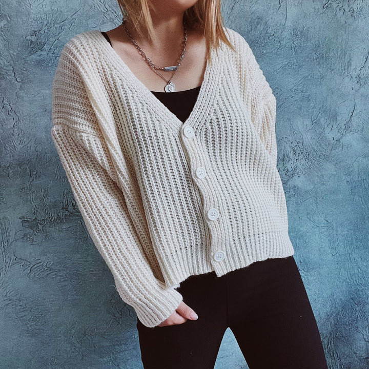 Damen kuschelige Strickjacke mit modernen Knopfdetails und weitem Schnitt Drune