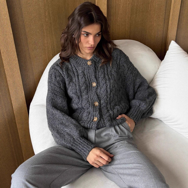 Damen Grobstrickjacke mit voluminösen Ärmeln und großen Knöpfen Drune