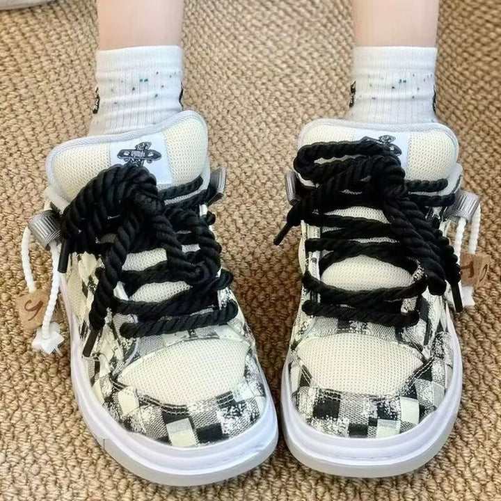 Damen urbane Sneaker mit innovativer Schnürung und extra dämpfender Sohle Drune