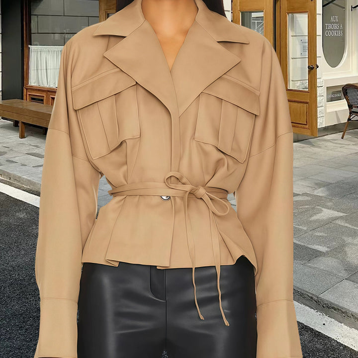 Damen elegante Jacke mit taillierter Silhouette und praktischen Taschen Drune