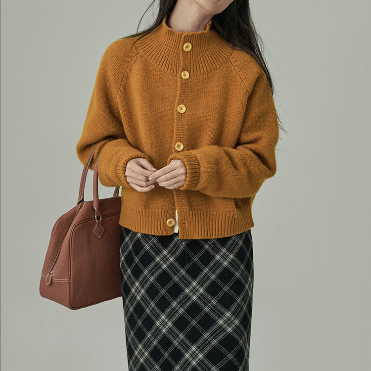 Damen Strickjacke mit hohem Kragen und großen Knöpfen Drune
