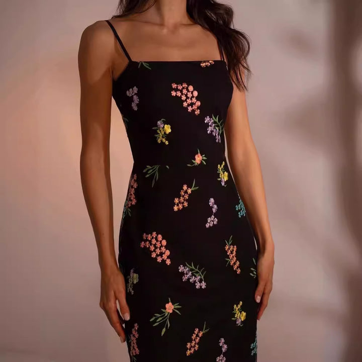 Damen Maxikleid mit floraler Handstickerei und zartem Trägerdesign Drune