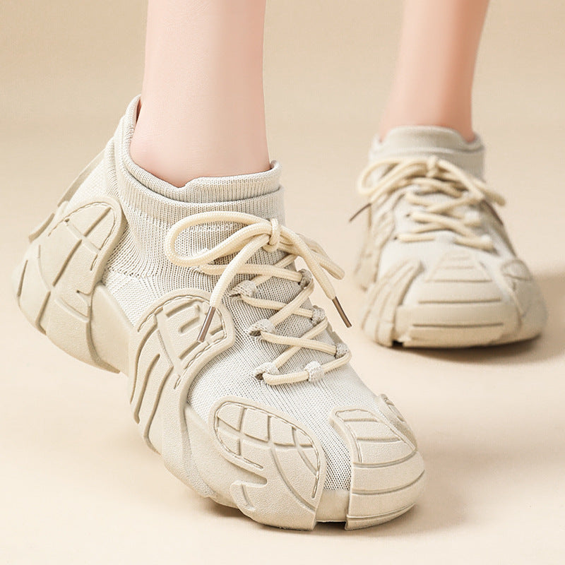 Herren nan massiver Sneaker mit sockenähnlichem Strickschaft, geformten Gummiapplikationen und griffiger Profilsohle Drune