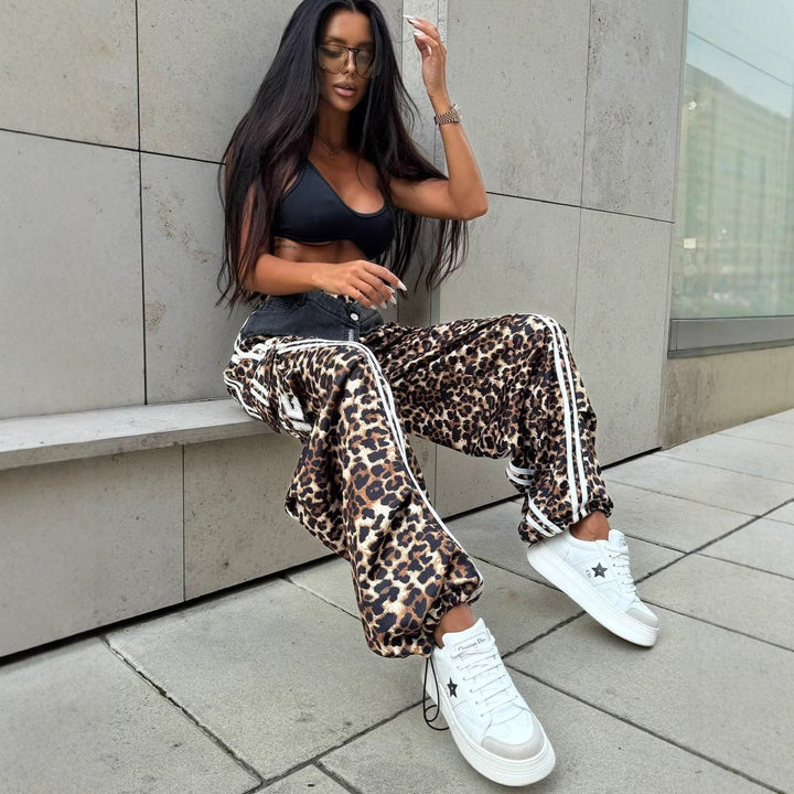 Damen Freizeithose mit Leopardenmuster und seitlichen Streifen Drune