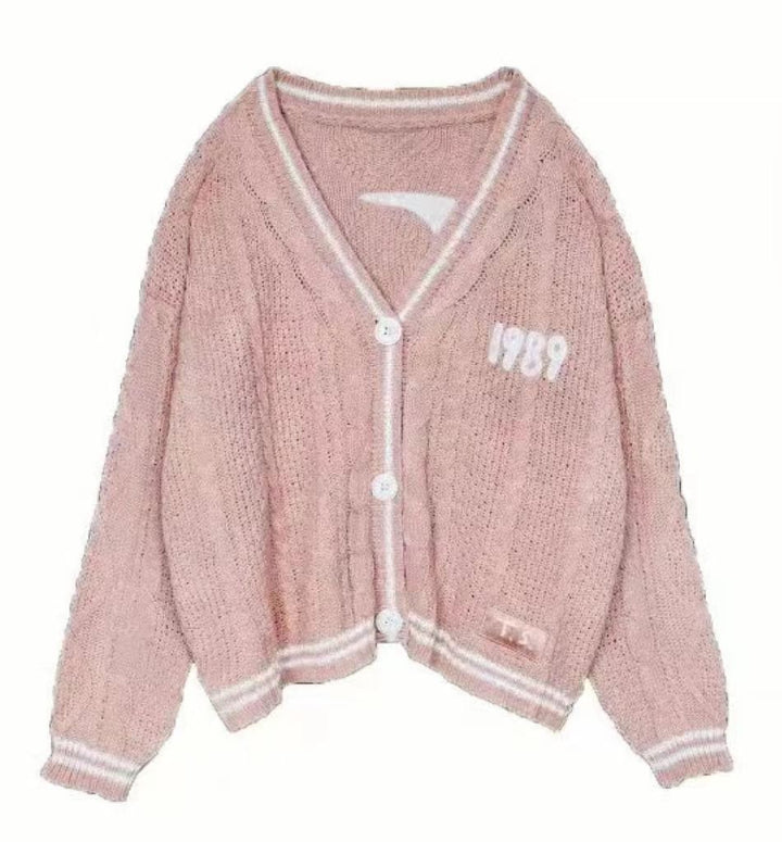 Damen nan kurze gestrickte V Ausschnitt Strickjacke mit Zopfmuster und Perlmuttknöpfen Drune