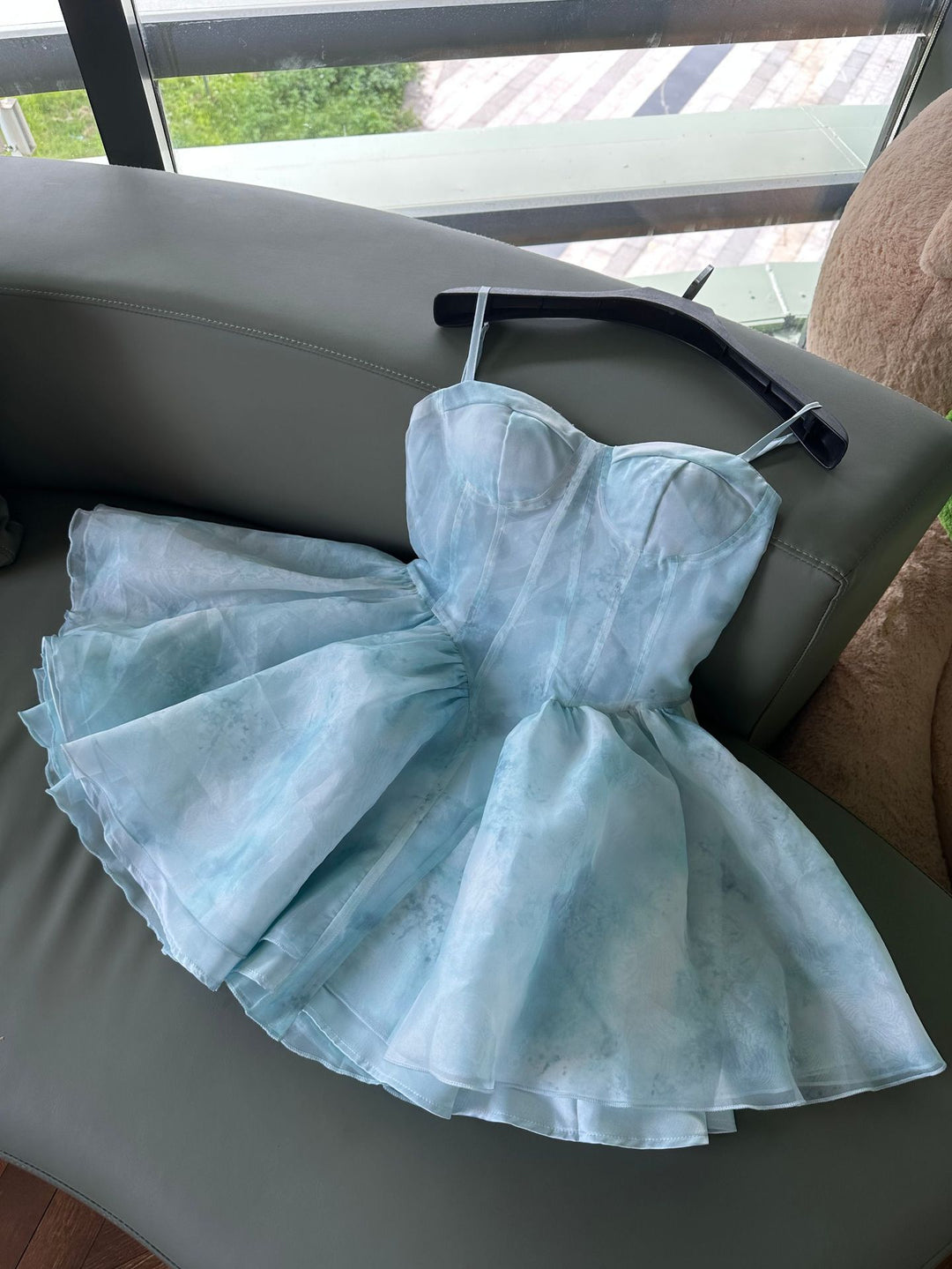 Damen Cocktailkleid mit trägerlosem Oberteil und schwingendem Tüllrock Drune