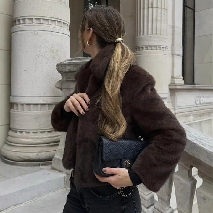 Damen Kunstpelzjacke mit klassischem Kragen und eleganter Silhouette Drune