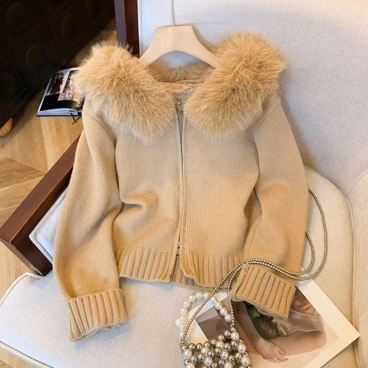 Damen Strickjacke mit abnehmbarer Kunstfellkapuze und enganliegendem Schnitt Drune