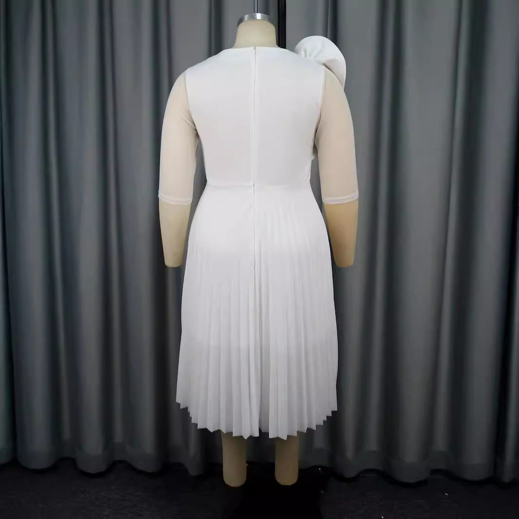 Damen elegantes Plissee-Kleid mit asymmetrischem Design und floralen Akzent Drune