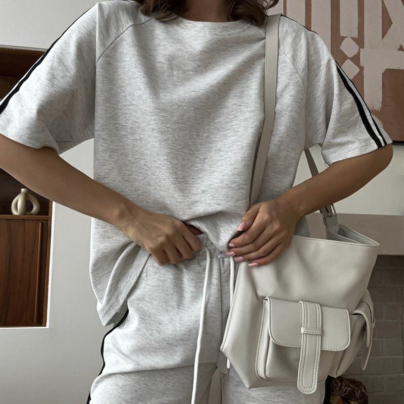 Damen sportliches Kurzarm-Set mit seitlichen Kontraststreifen und elastischer Taille Drune