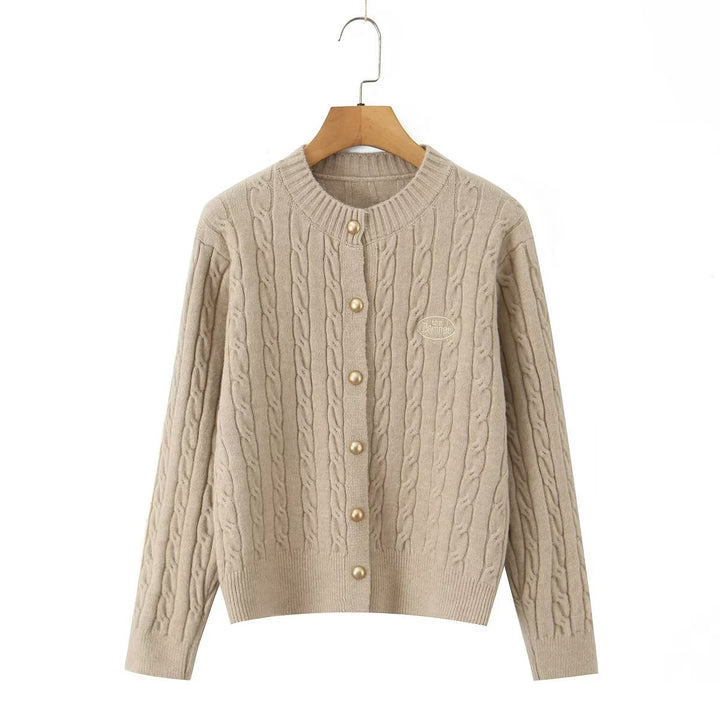Damen Strickjacke mit elegantem Zopfmuster und Perlenknöpfen Drune