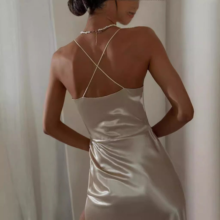 Damen Elegantes und figurbetontes Satinabendkleid mit tiefem Ausschnitt und Seitenschlitz Drune