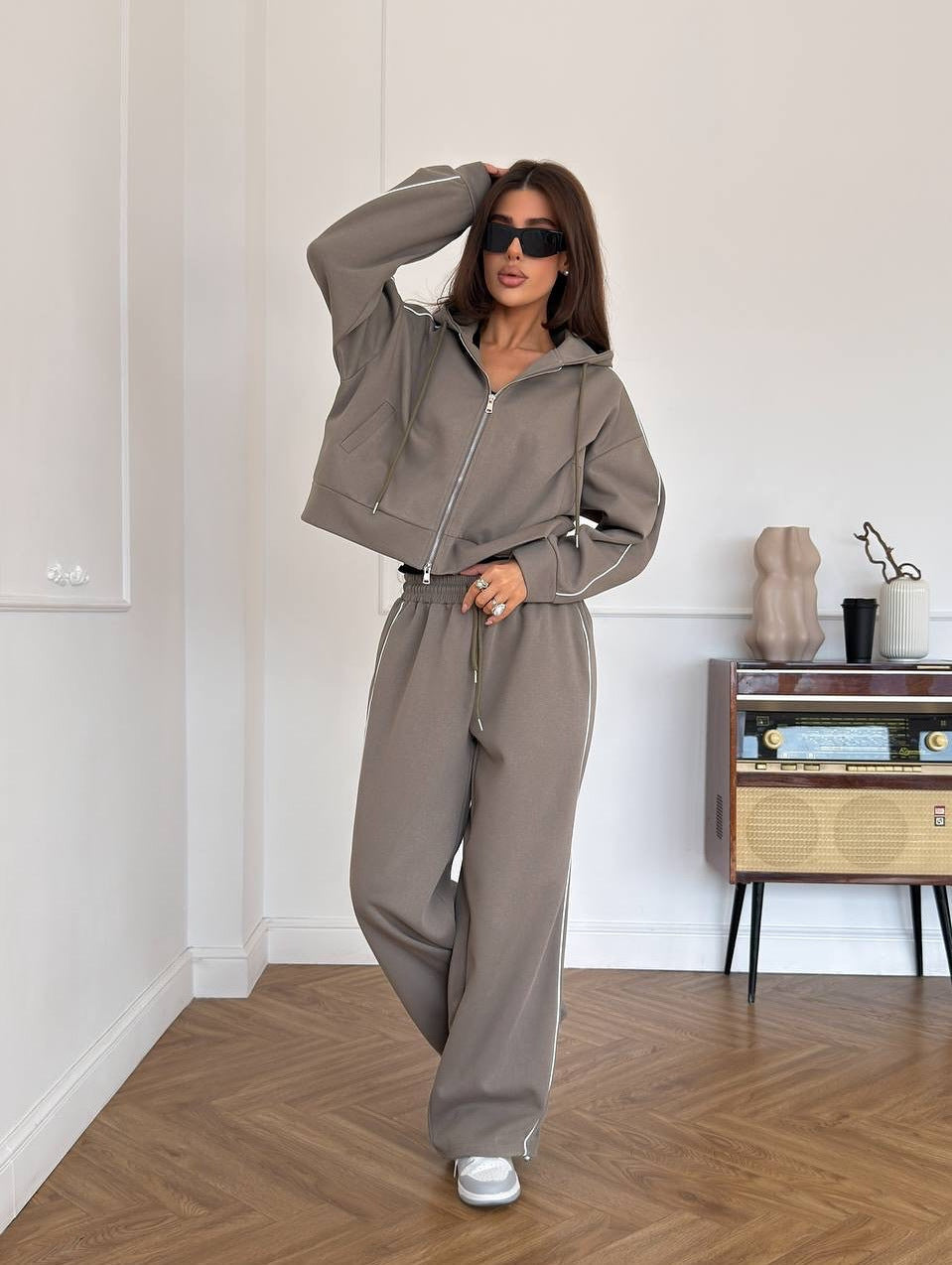 Damen Sportliches Jogging Ensemble mit Kapuze und seitlichen Streifen Drune