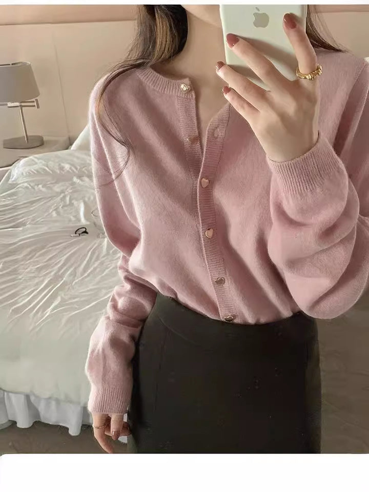 Damen Elegante Strickjacke mit Herzknöpfen und feiner Rippstruktur Drune