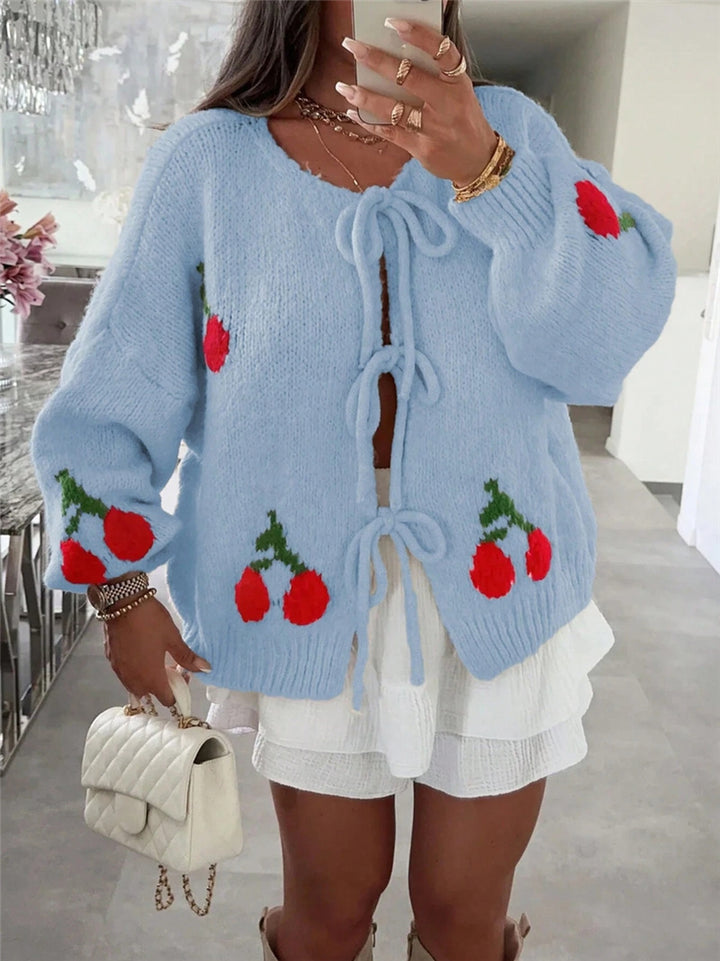 Damen Strickjacke mit verspieltem Kirschmotiv und dekorativen Schleifen Drune