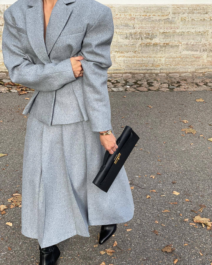 Damen elegantes und modernes Anzugset mit tailliertem Blazer und schwingendem Rock Drune