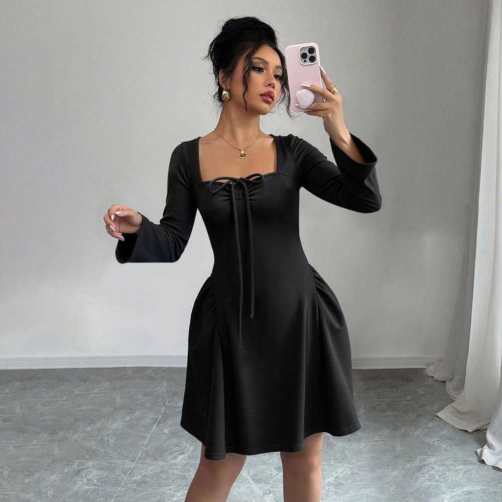 Damen knielanges Kleid mit raffinierten Rüschendetails und taillierter Passform Drune