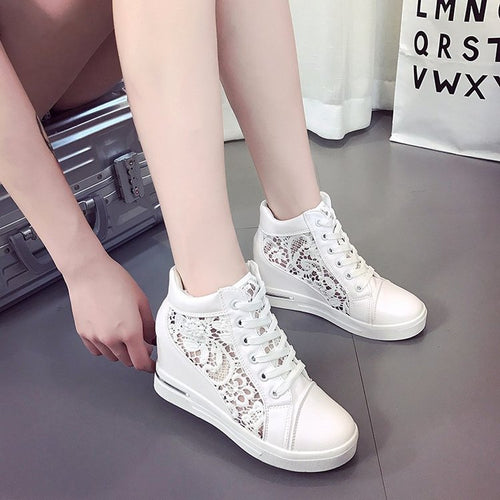 Damen Wedge-Sneaker mit modischem Spitzen-Detail und lässigem Metallic-Finish Drune